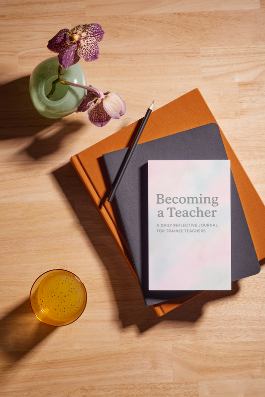 Becoming a Teacher: A Daily Reflective Journal for Trainee Teachers - Pastel
